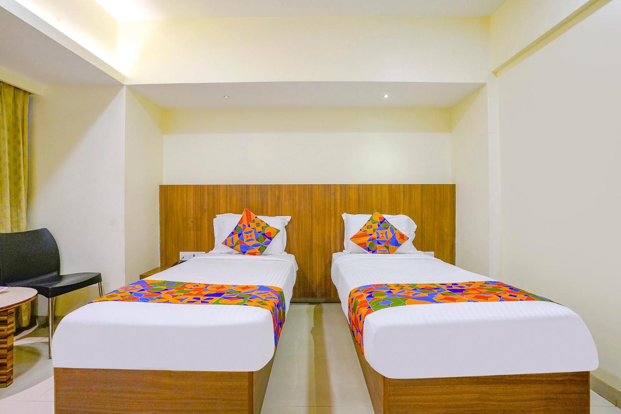Hotel Fabexpress Kuber - Nr Apmc Vashi, Navi Mumbai Esterno foto