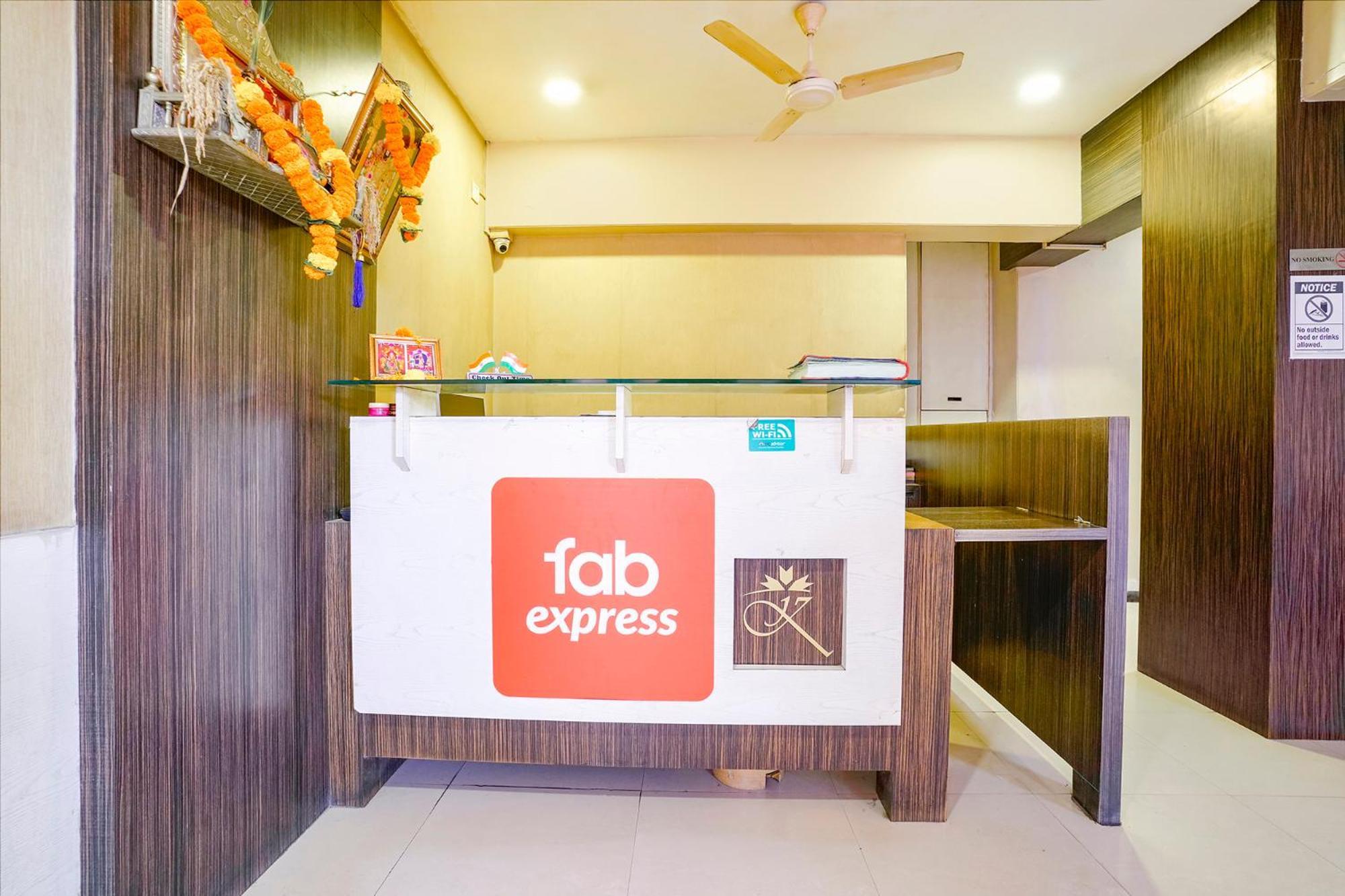 Hotel Fabexpress Kuber - Nr Apmc Vashi, Navi Mumbai Esterno foto