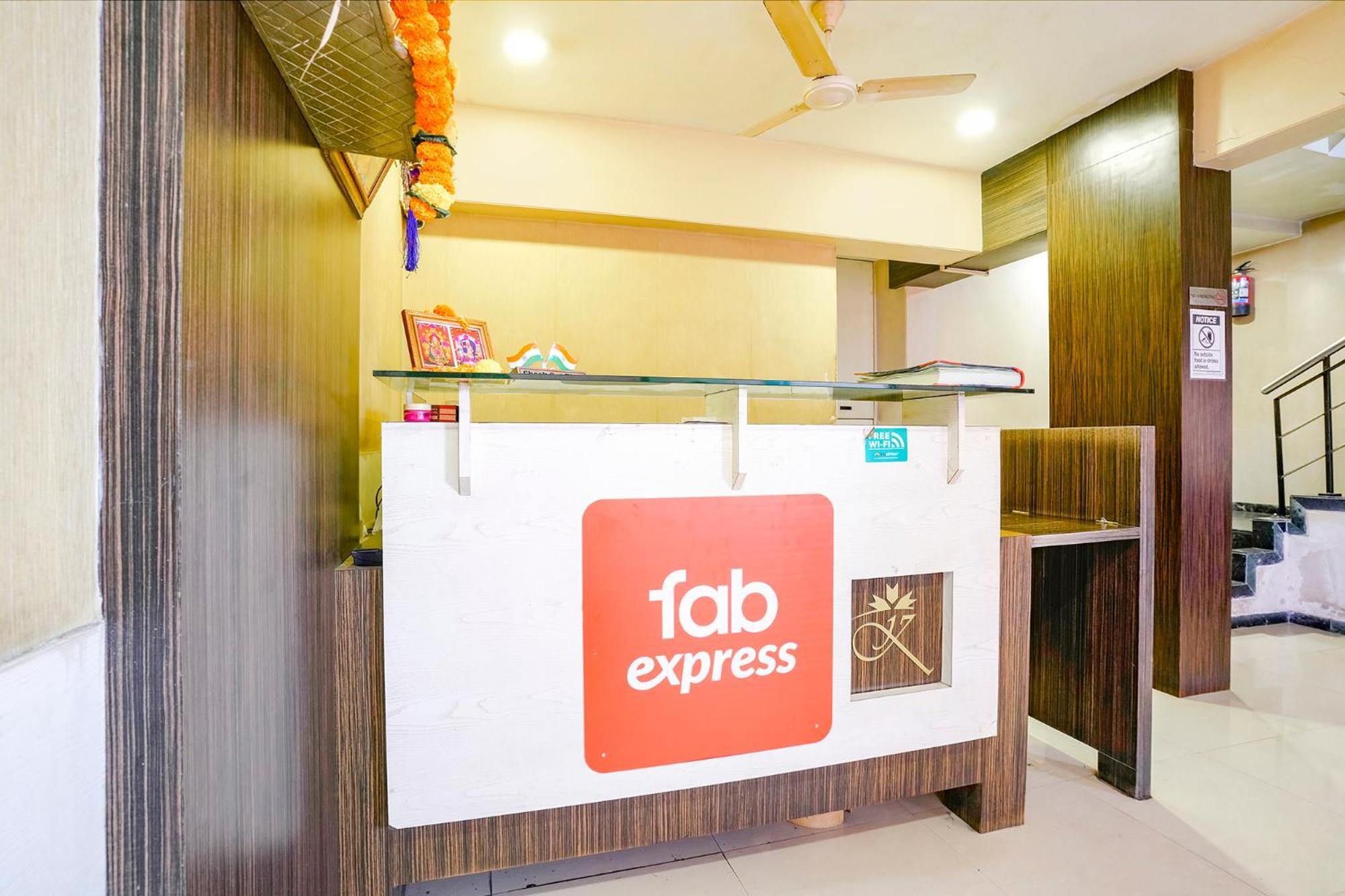 Hotel Fabexpress Kuber - Nr Apmc Vashi, Navi Mumbai Esterno foto